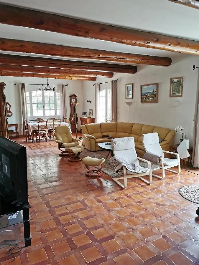 Holiday home Magnifique Villa Avec Piscine La Bouilladisse